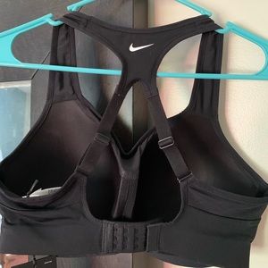 NWT Nike Sports Bra size M (D/E cup)